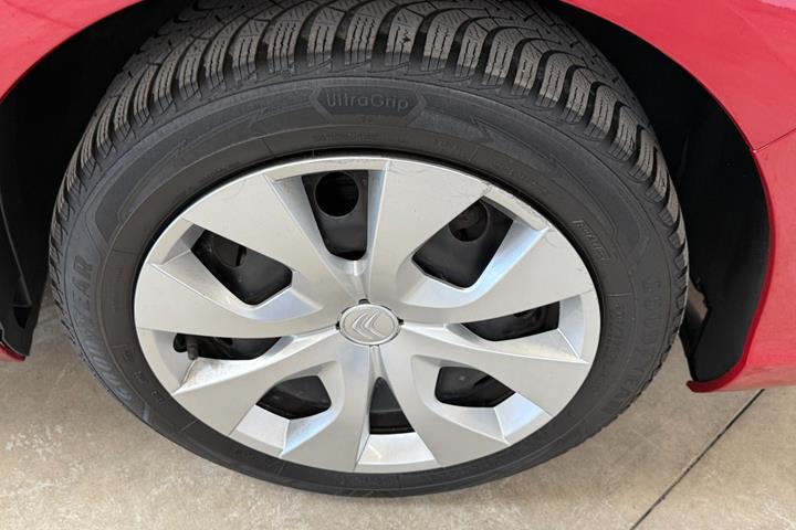 Rød Citroën C4 fra 2016