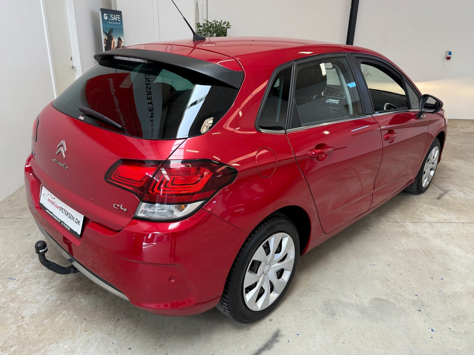 Rød Citroën C4 fra 2016