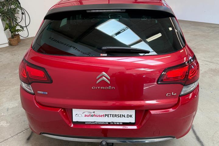 Rød Citroën C4 fra 2016