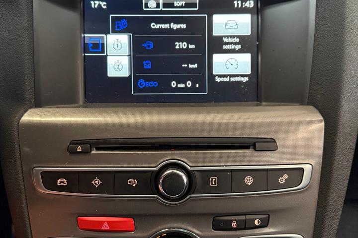 Rød Citroën C4 fra 2016