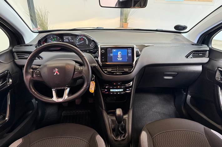 Blå Peugeot 208 fra 2016