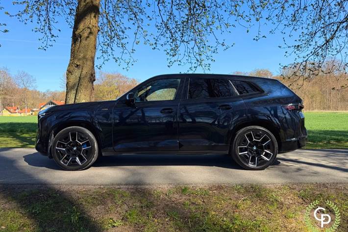Sort BMW XM fra 2023