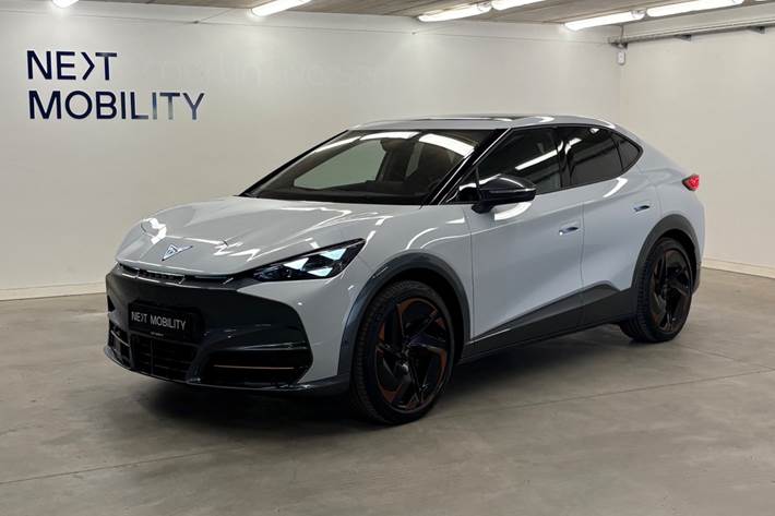 Sølv Cupra Tavascan fra 2024 set udefra
