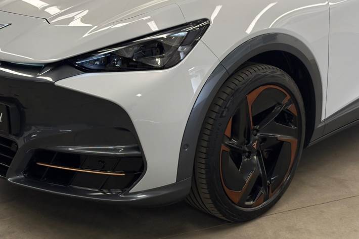 Sølv Cupra Tavascan fra 2024