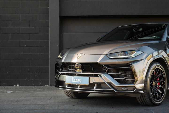 Grå Lamborghini Urus fra 2019