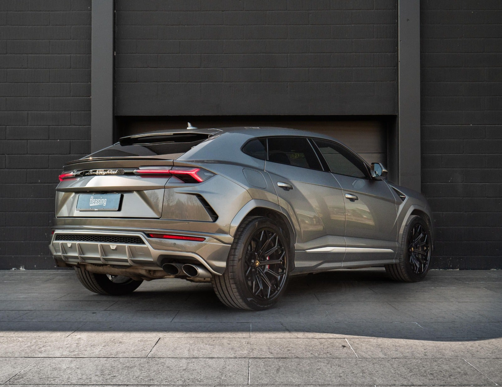 Grå Lamborghini Urus fra 2019
