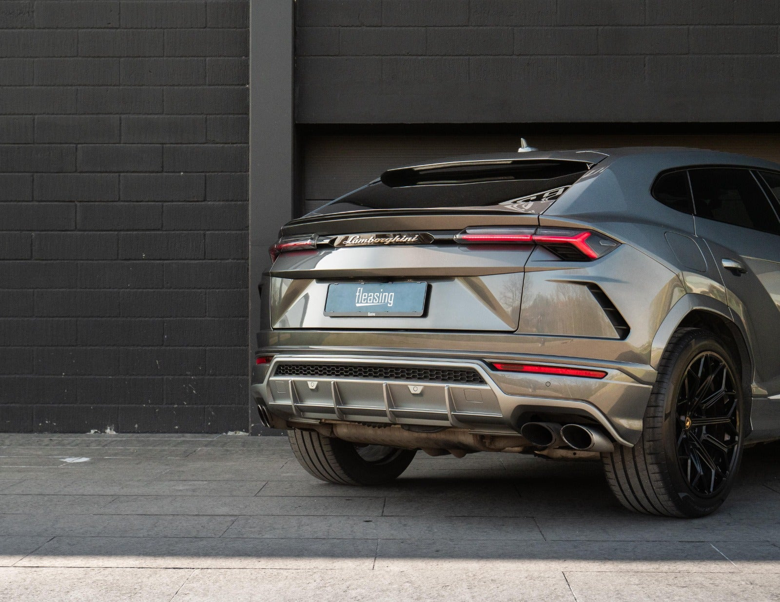 Grå Lamborghini Urus fra 2019