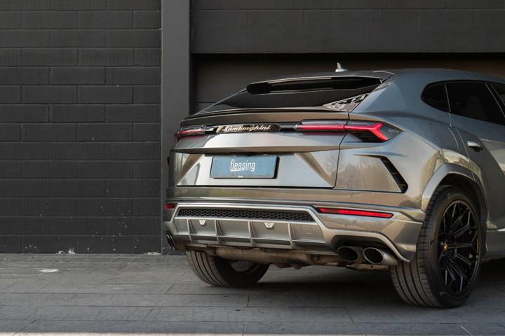 Grå Lamborghini Urus fra 2019