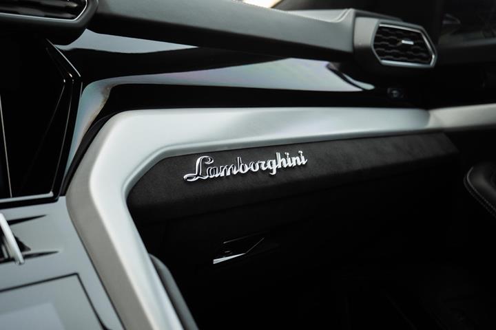 Grå Lamborghini Urus fra 2019