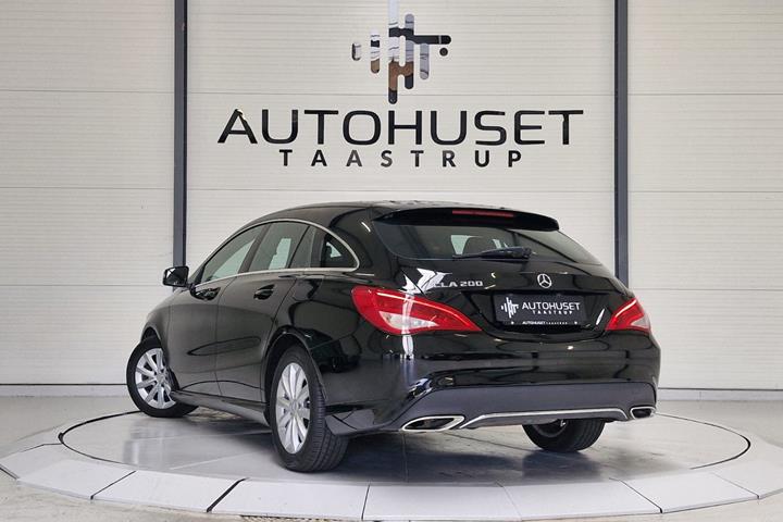 Sort Mercedes CLA200 fra 2017