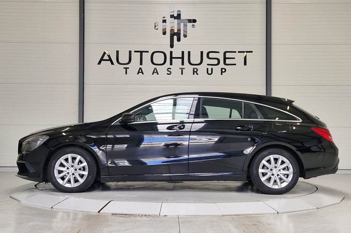 Sort Mercedes CLA200 fra 2017