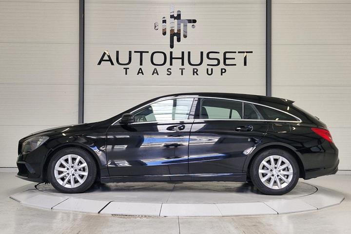 Sort Mercedes CLA200 fra 2017