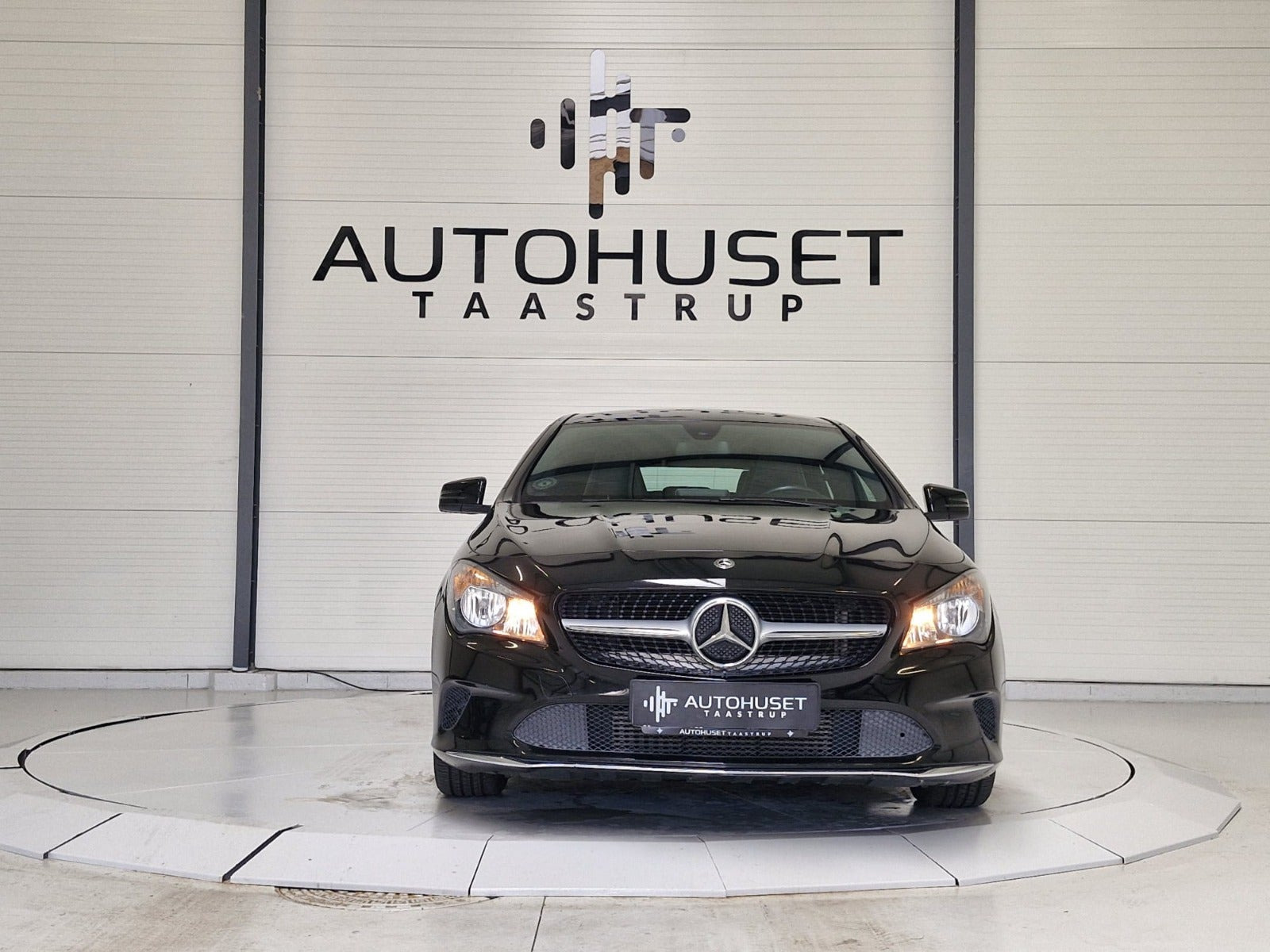 Sort Mercedes CLA200 fra 2017
