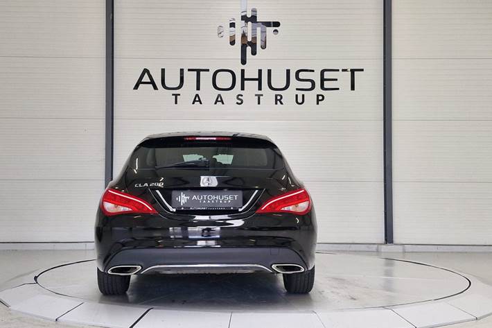Sort Mercedes CLA200 fra 2017