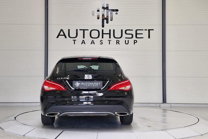 Sort Mercedes CLA200 fra 2017
