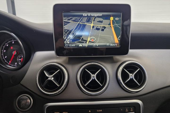 Sort Mercedes CLA200 fra 2017