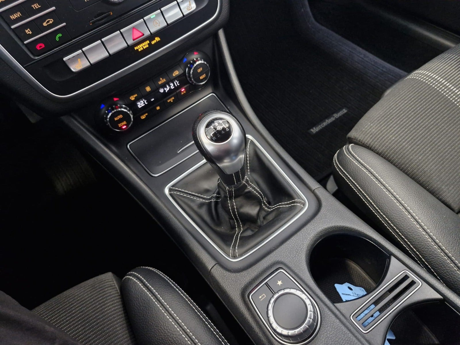 Sort Mercedes CLA200 fra 2017