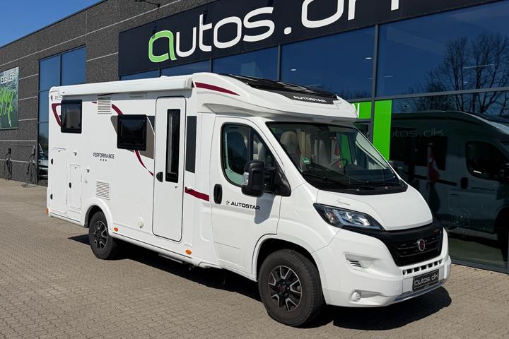 Hvid Autostar Performance fra 2023 set udefra