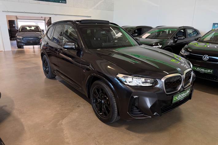 Grå BMW iX3 fra 2023