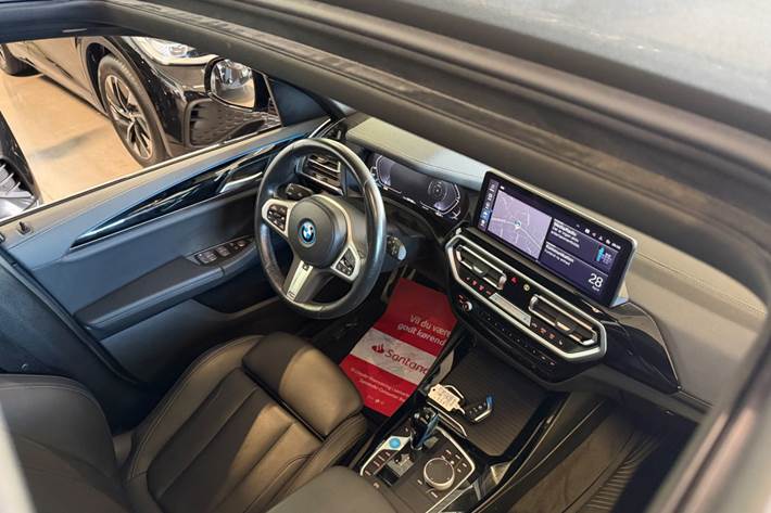 Grå BMW iX3 fra 2023