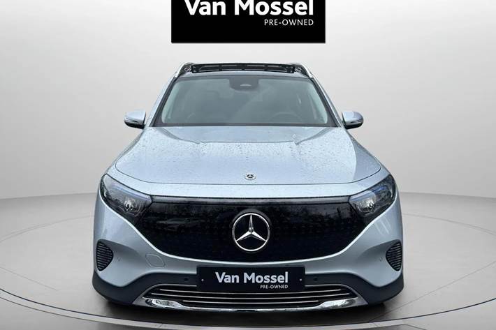 Sølv Mercedes EQB300 fra 2024