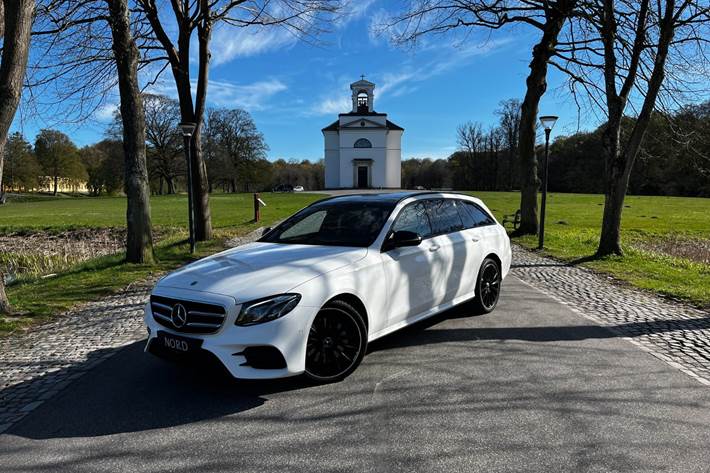 Grøn Mercedes E300 de fra 2019