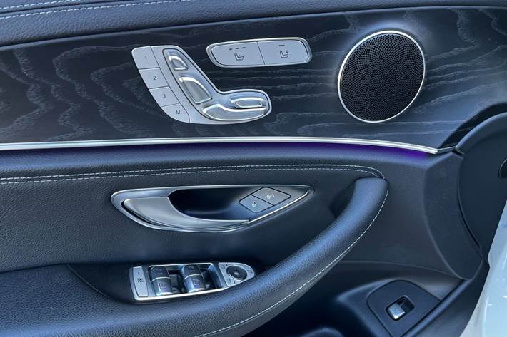 Grøn Mercedes E300 de fra 2019