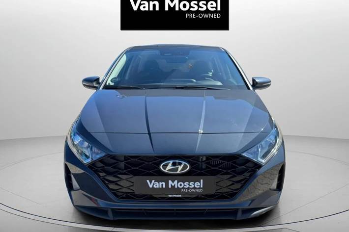 Grå Hyundai i20 fra 2023