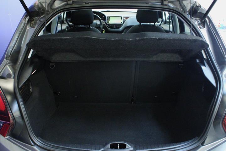 Grå Peugeot 208 fra 2019