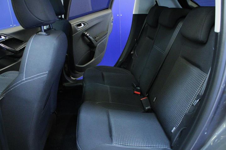 Grå Peugeot 208 fra 2019