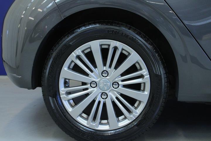 Grå Peugeot 208 fra 2019