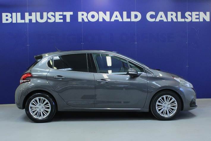 Grå Peugeot 208 fra 2019