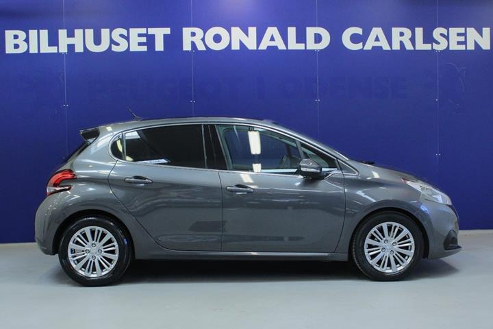 Grå Peugeot 208 fra 2019