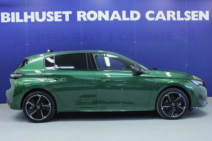 Grøn Peugeot E-308 fra 2024