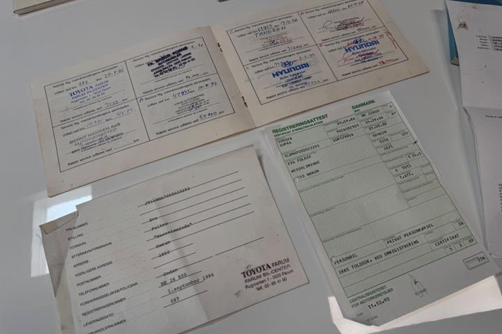 Hvid Toyota Supra fra 1986 set udefra