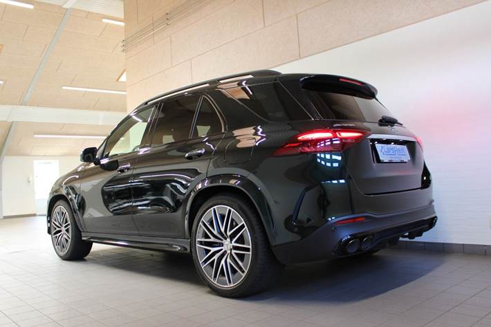 Grøn Mercedes GLE53 fra 2025