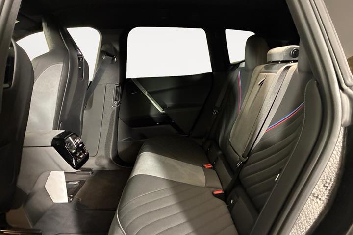 Blå BMW iX fra 2025