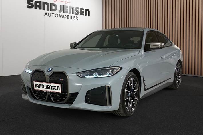 Grå BMW i4 fra 2024
