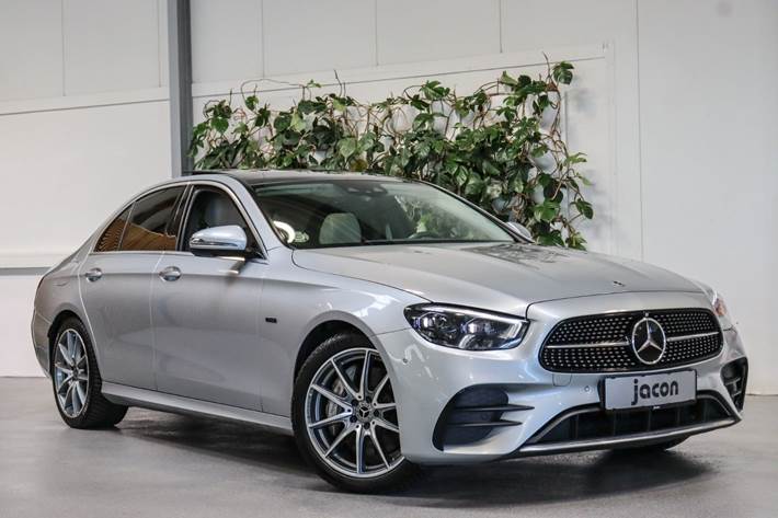 Sølv Mercedes E300 de fra 2022