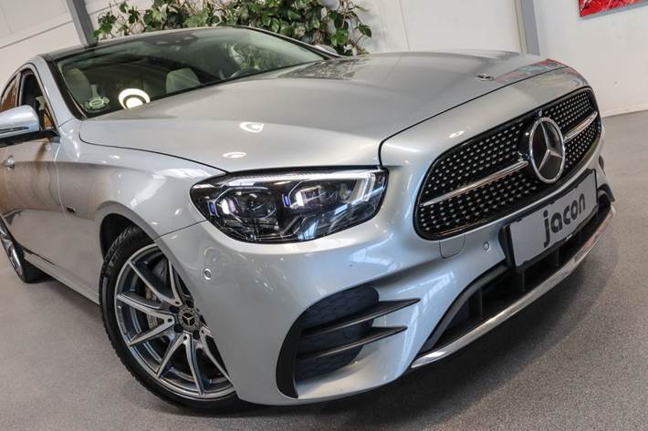 Sølv Mercedes E300 de fra 2022
