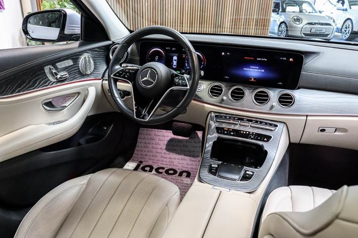Sølv Mercedes E300 de fra 2022