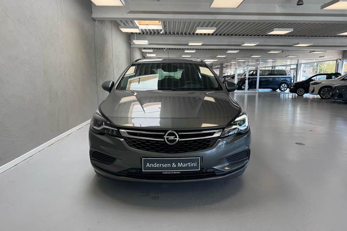 Grå Opel Astra fra 2016