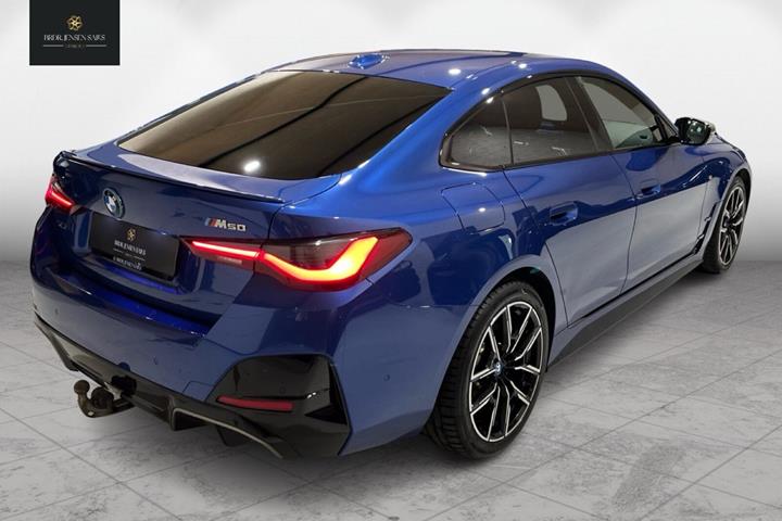 Blå BMW i4 fra 2023