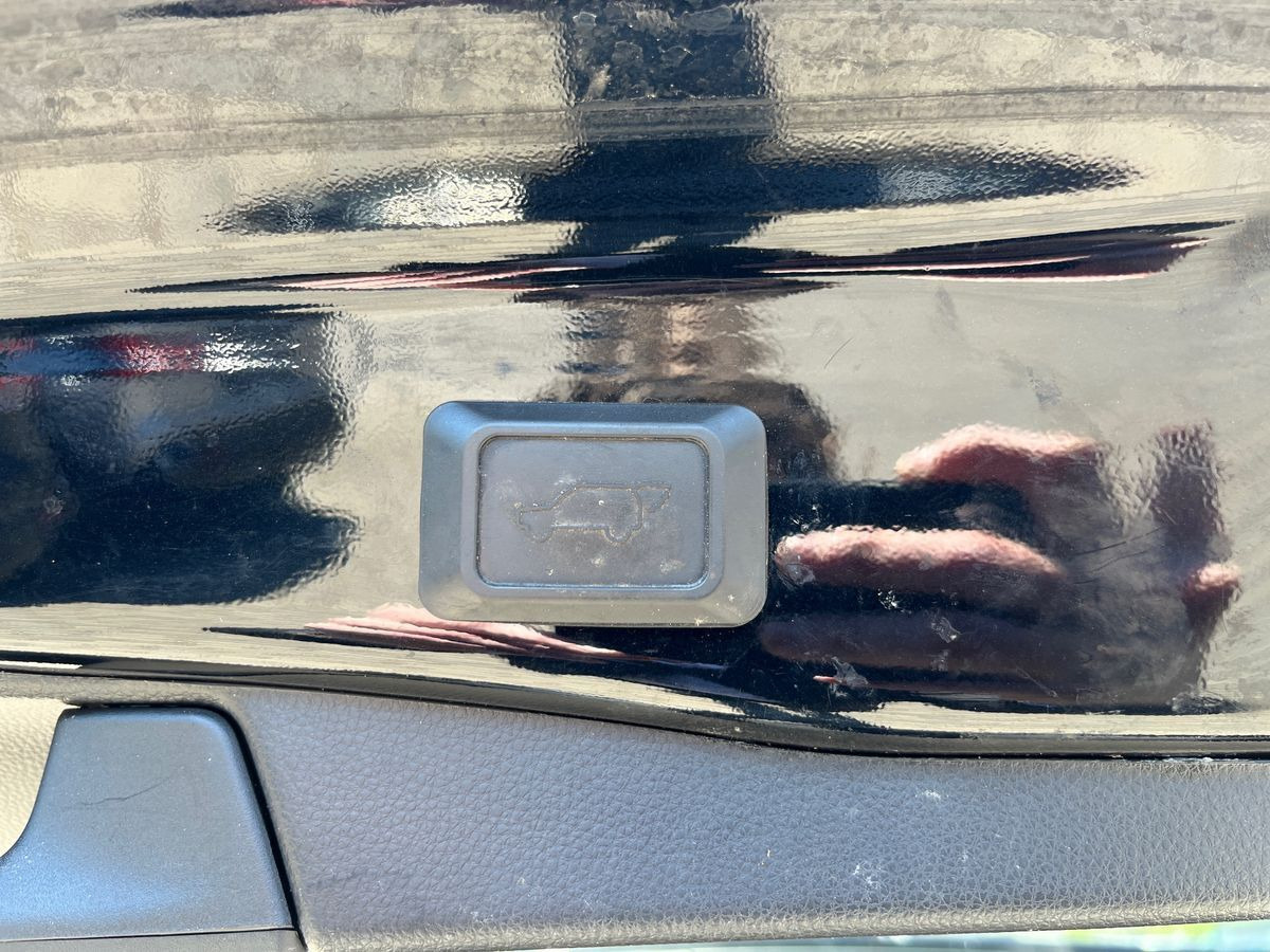 Sort Toyota RAV4 Plug-in fra 2021