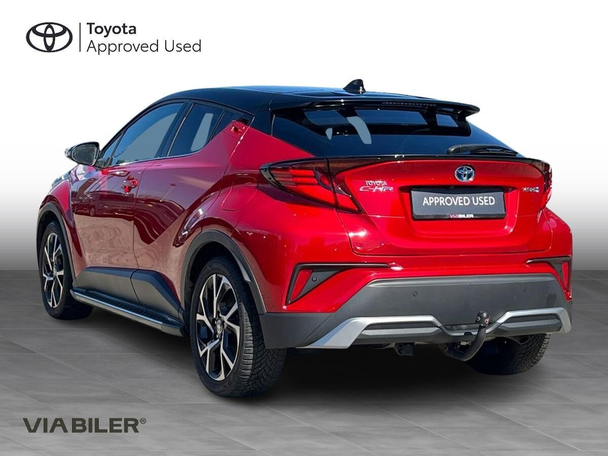 Rød Toyota C-HR fra 2020