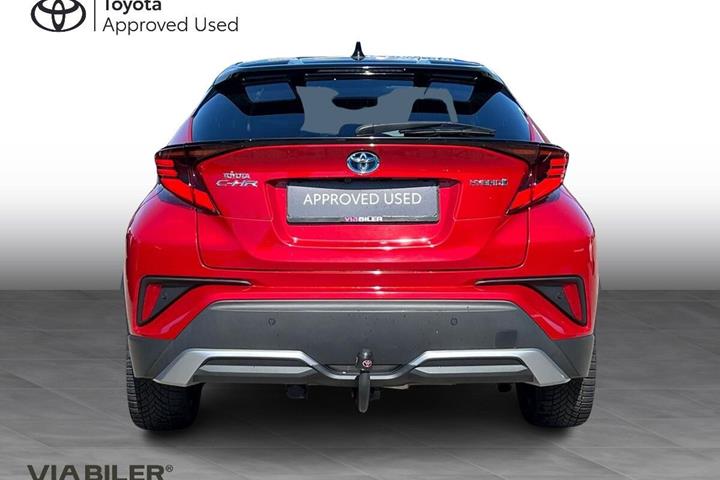 Rød Toyota C-HR fra 2020 set udefra