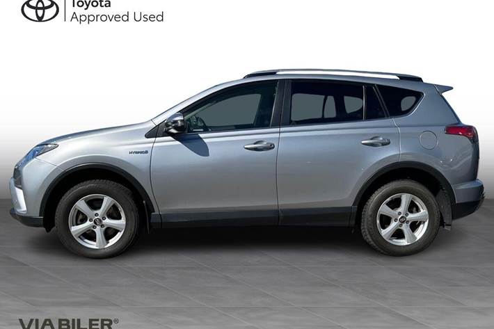 Sølv Toyota RAV4 fra 2017