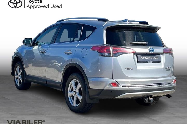 Sølv Toyota RAV4 fra 2017