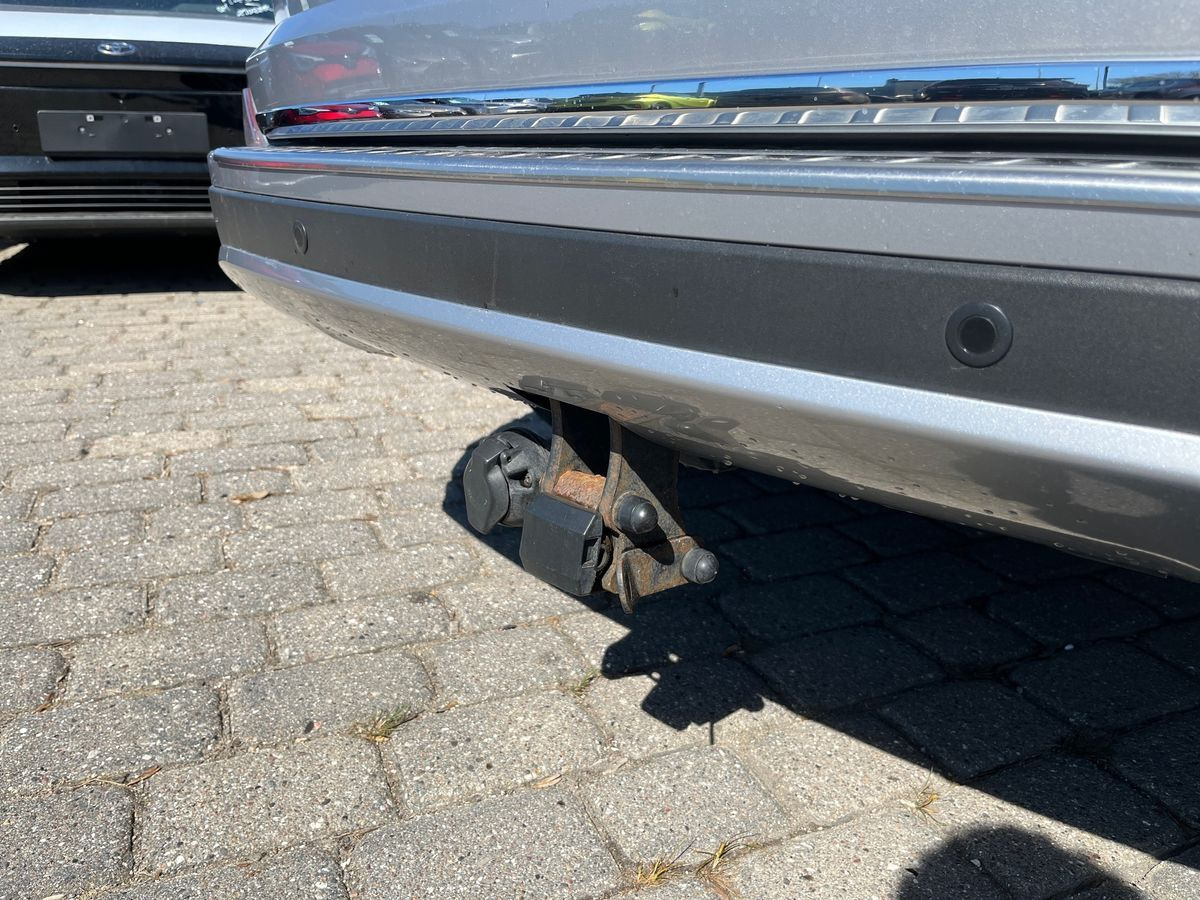 Sølv Toyota RAV4 fra 2017
