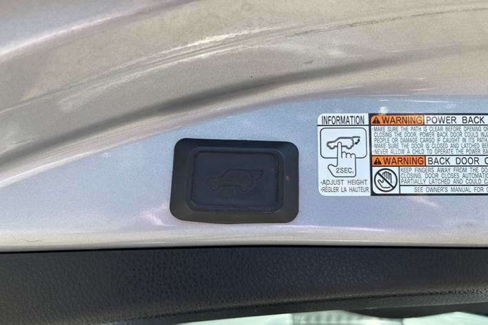 Sølv Toyota RAV4 fra 2017
